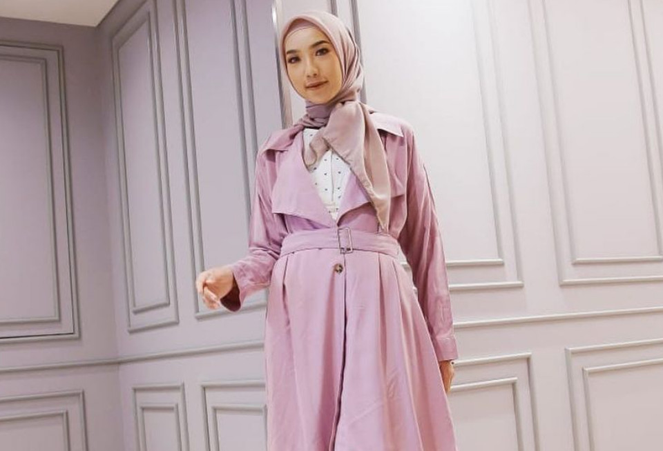 6 Rekomendasi Warna Hijab Yang Cocok Untuk Baju Warna Pink