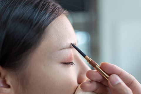 Waterproof dan Tahan Lama, 6 Produk Pensil Alis Ini Jadi Incaran Para Wanita