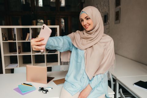 Ayo Kenali Kelebihan, Kekurangan, Dan Ciri Bahan Fleece Pada Hijab Serta Pakaian