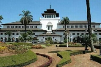 Sejarah Dibalik Kota Bandung dan Pencipta Halo-Halo Bandung