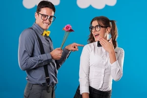 Digunakan Jadi Panggilan Sayang pada Pasangan, Apa Sih Arti “Bee”?