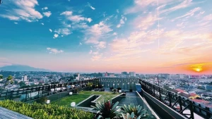 11/12 Rooftop Bar, Restoran Baru di Artotel Gajahmada Semarang