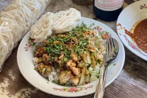 Identik dengan Bumbu Kacang, Ini 2 Ide Resep Nasi Lengko Enak Khas Cirebon