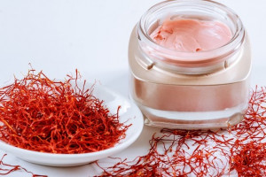 6 Manfaat Ekstrak Saffron dalam Skincare, Bantu Cerahkan Kulit Wajah