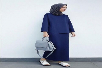 Baju Biru Dongker Cocok Dengan Jilbab Warna Apa? Ini Dia Jawabannya! 