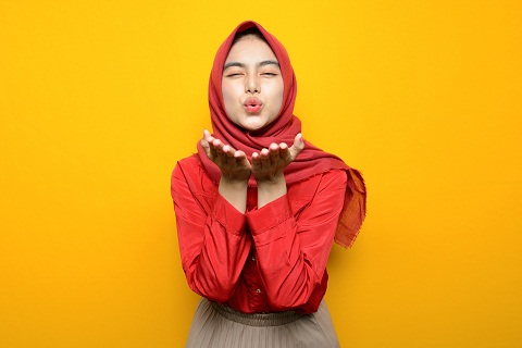 5 Tips Memakai Hijab Untuk Wajah Bulat Dan Pipi Chubby Agar Terlihat Tirus