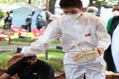 Anak Semata Wayang Jane Shalimar Hanya Terdiam Di Pemakaman