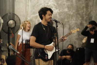 Bernuansa Sendu, Ini Chord dan Lirik Lagu Sorry Pamungkas