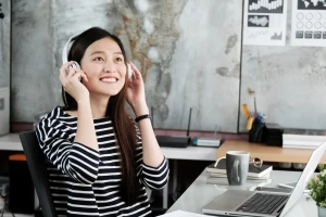 8 Rekomendasi Lagu Semangat untuk Menemani saat Kerja 